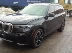 标配四轮空气悬挂的20款宝马X7轻松面对各种路面